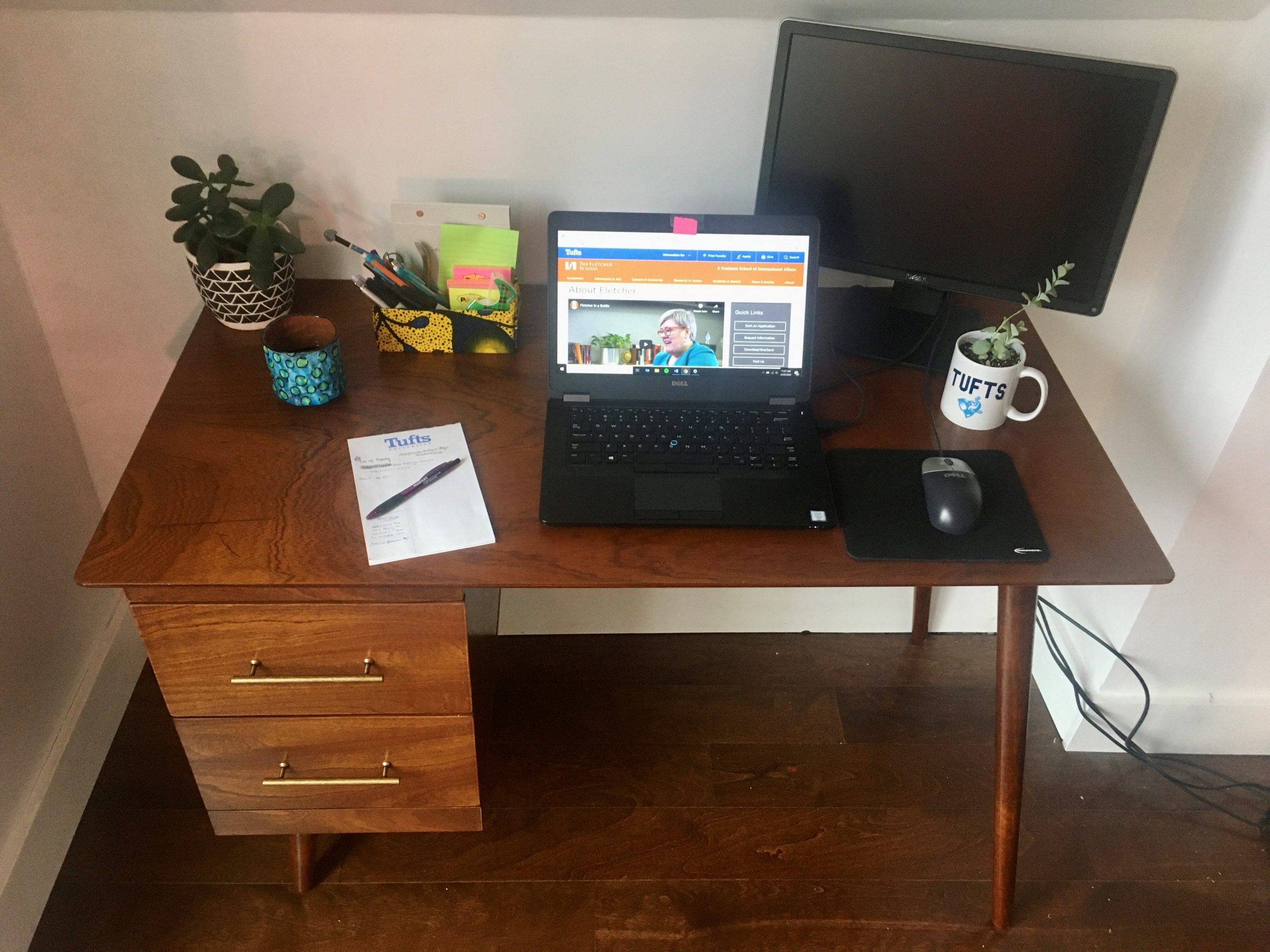 Yaritza's home office