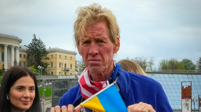 recruiter-with-american-flag-around-his-neck