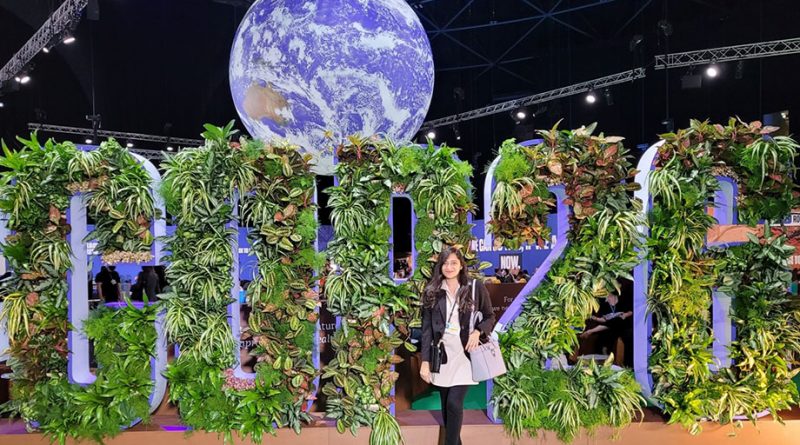 Ramsha Hameed standing in front of the COP26 Globe