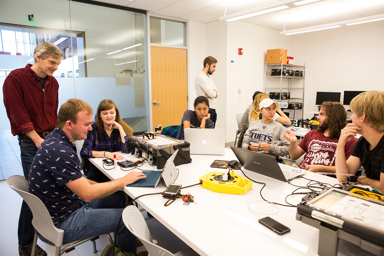 Students collaborate in a robotics class taught by Professor Chris Rogers, in the Science and Engineering Complex (Anna Miller/Tufts University)